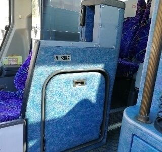 簡易運賃箱をご存知ですか!?何と運転席の仕切りをぶった切って改造加工しました!?