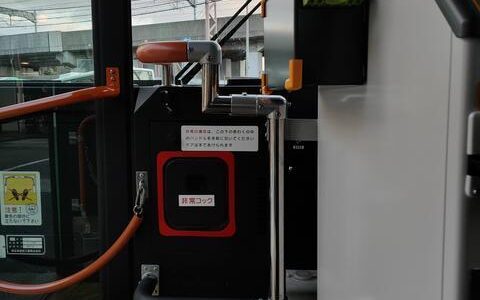 運賃箱の載せ替えも、メーカーや車種によって作業がちがう！詳しいレポートの続編！